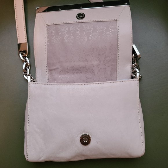 Michael Kors White Genuine Leather Flap Shoulder Bag w Silver Chain & Details - Picture 5 of 13